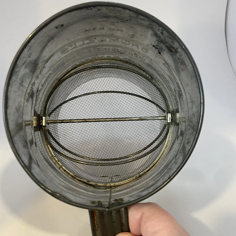 Bromwell's Measuring Sifter Metal Black Handle Crank 5 Cup Vintage USA Silver